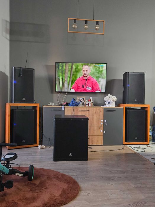 Продавам субуфер Bèhringer dr18sub 2400вата макс. 700 вата ном. София нов!