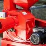 Tocator furaje UNITEH 400-24, motor inclus , max. 1000 kg/oră NOU Garantie 24 luni Livrare rapida