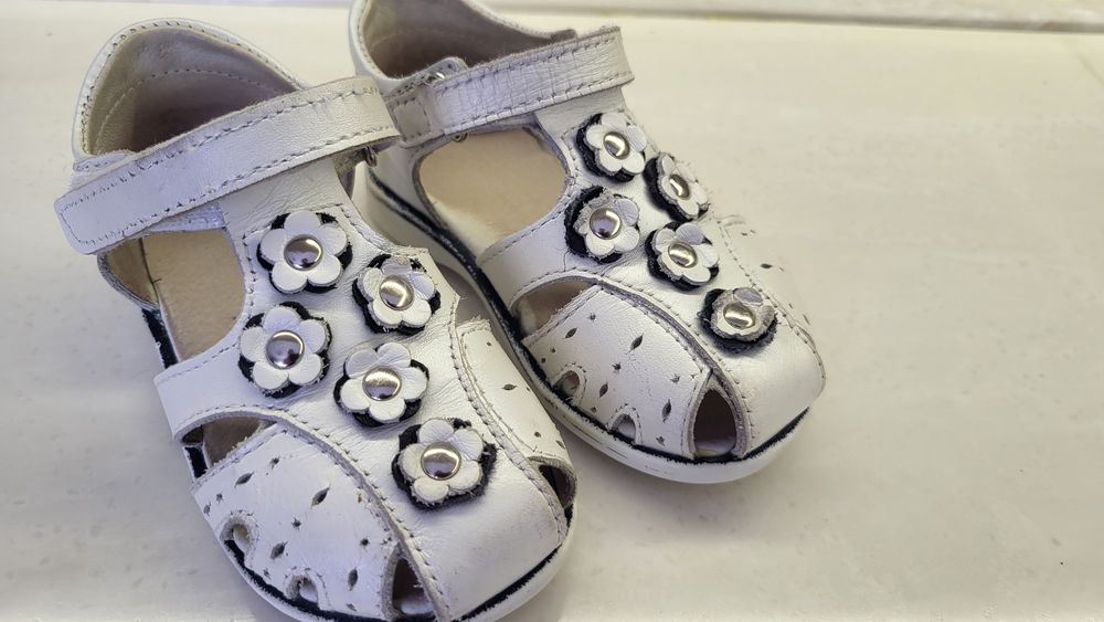 Кожаные сандалии