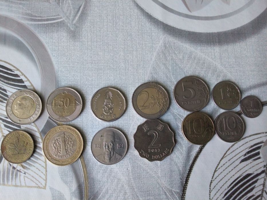 Продам хрустальные вазочки,набор рюмок