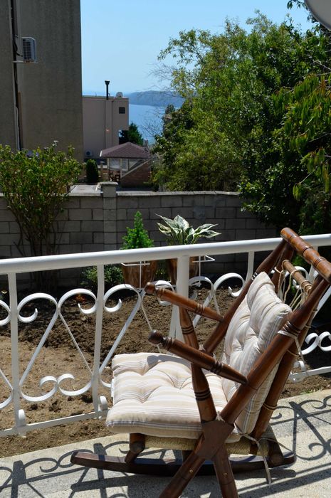 Дава се под наем Къща в Варна, Център - 200 кв.м за 1400 € - Снимка #3