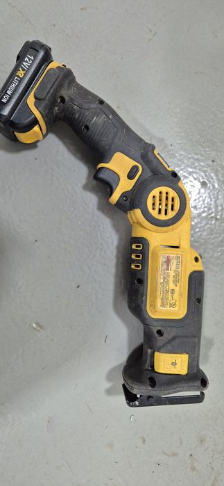 Пила сабельна Dewalt DCS310