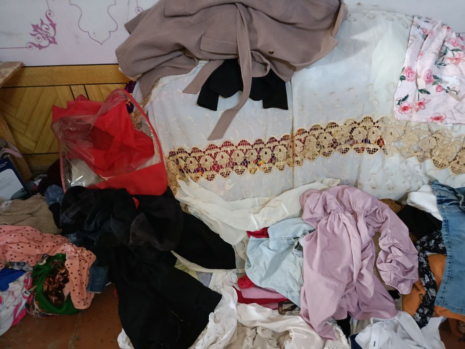 20-30 mingacha eski kiyimlar holati yaxshi