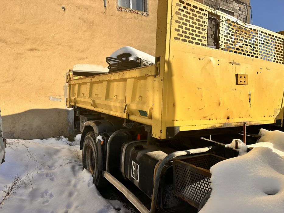 Man TGS basculabil cu macara avariat