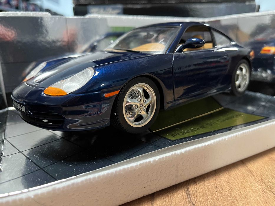 Нова метална колекционерска количка модел PORSCHE 996 1998г. 1:18