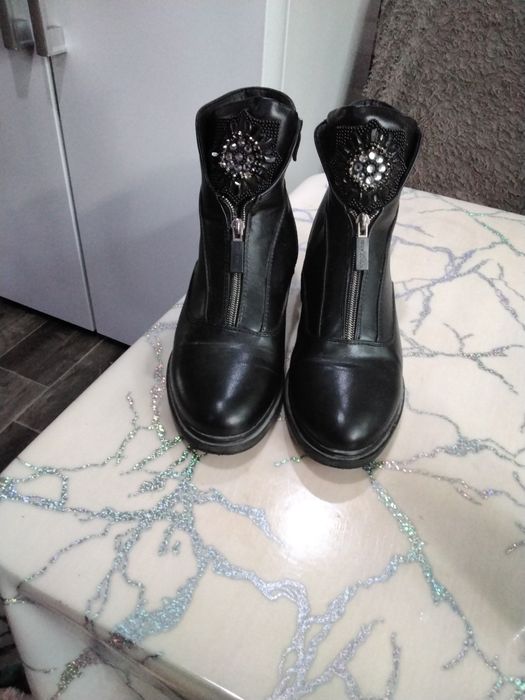 Продам ботинки на осень