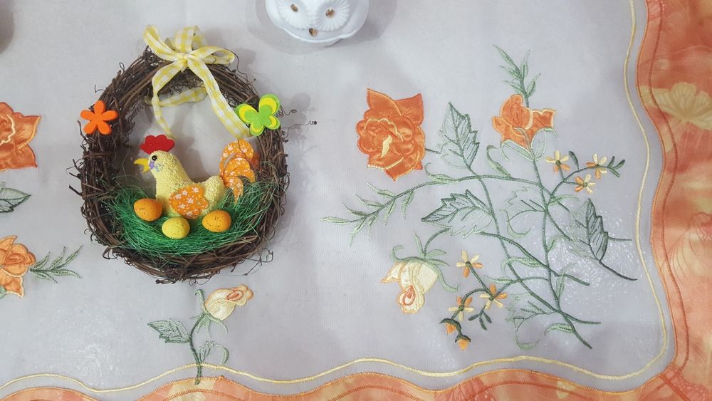 Красива покривка + украса за Великден