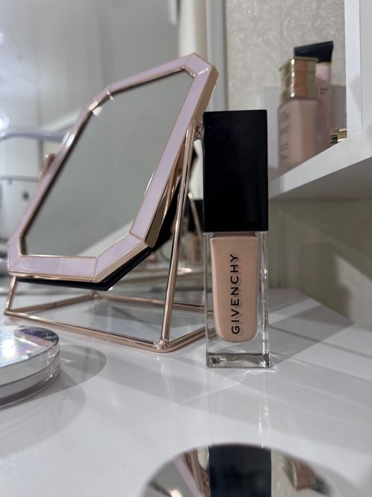 Тональный флюид Givenchy Франция 2 N