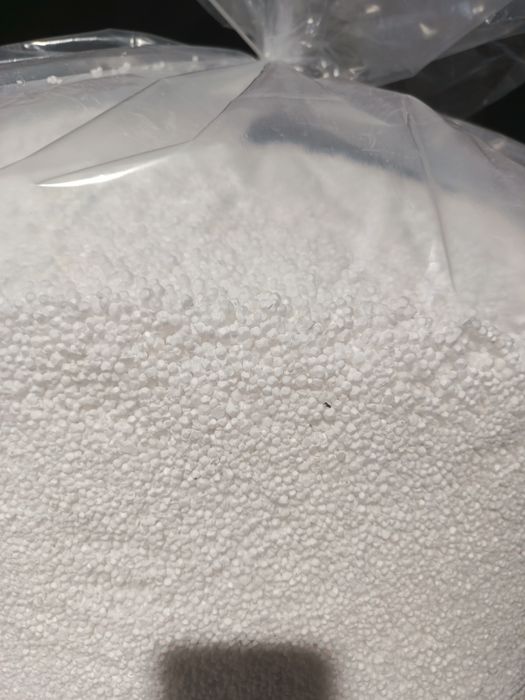 Vand granule polistiren macinat , bile / perle polistiren.