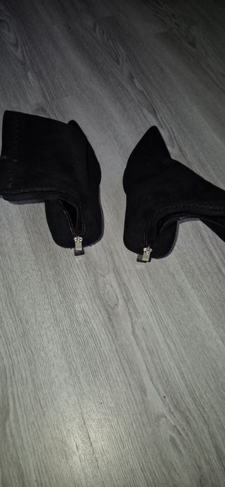 Дамски велурени боти на ток