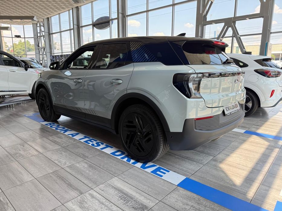 Ford Explorer Ford Explorer EV 5 usi Collection, autonomie extinsă 340 CP AWD