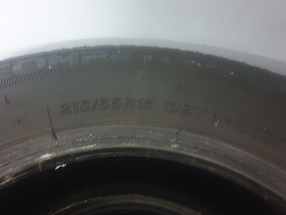 Продавам  четири броя гуми  LASSA 215/65/16