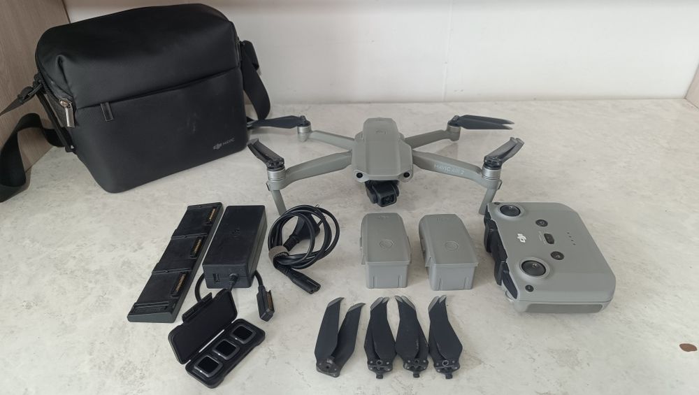 Дрон DJI Mavic Air 2 Fly More Combo