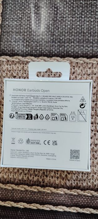 Honor Earbuds Open