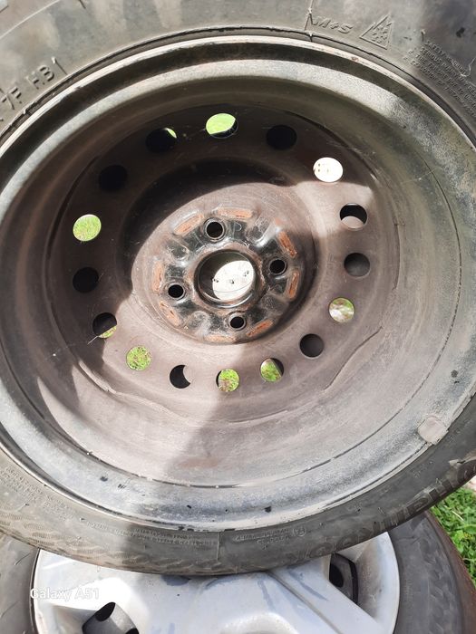 Джанти с гуми зимни за тойота ярис. 14цола