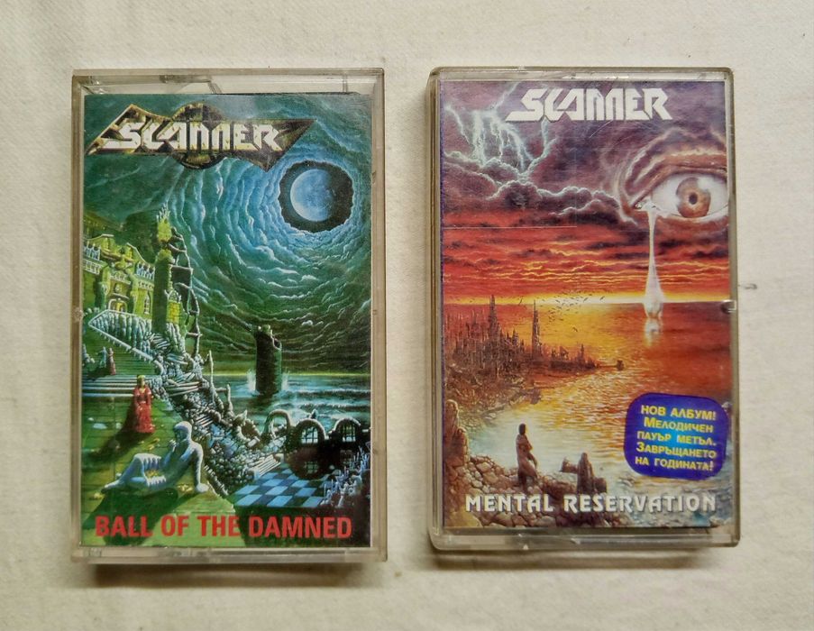 Стари аудио касети на метъл групи