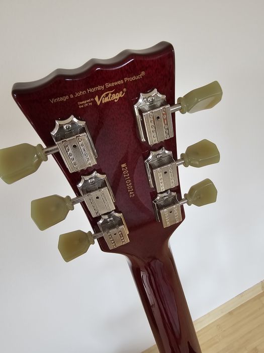 Колекция електрически китари Vintage и Schecter