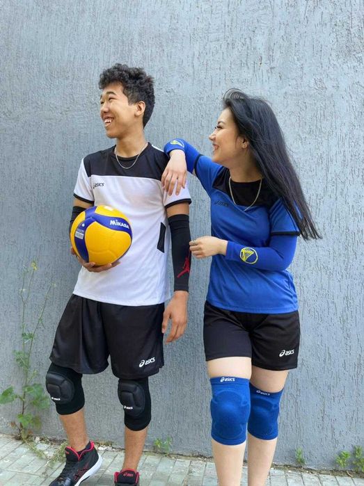 Волейбольная форма Asics