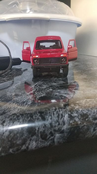 Продам машинку металлическую.