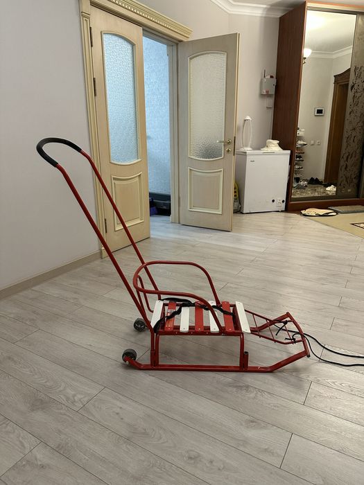 Продам почти новые санки
