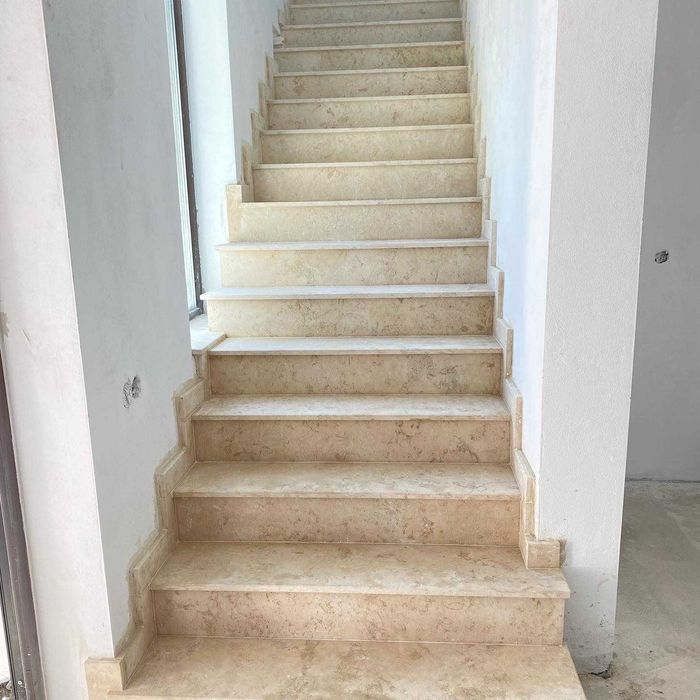 Scari interioare  din MARMURA QUARTZ SI GRANIT pentru eleganta casei