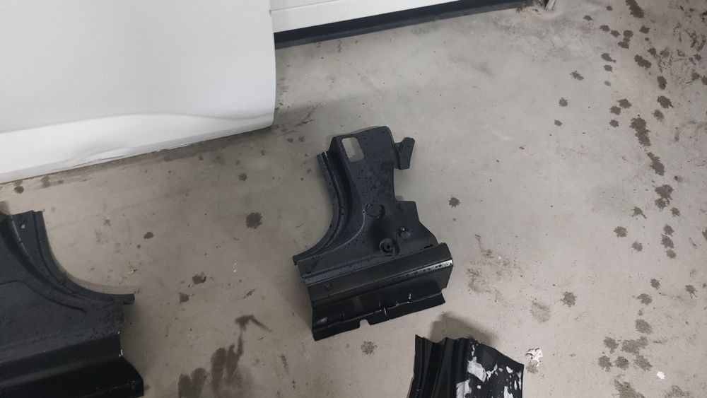 Ușa dreapta fata ,prag stânga și dreapta Logan 3