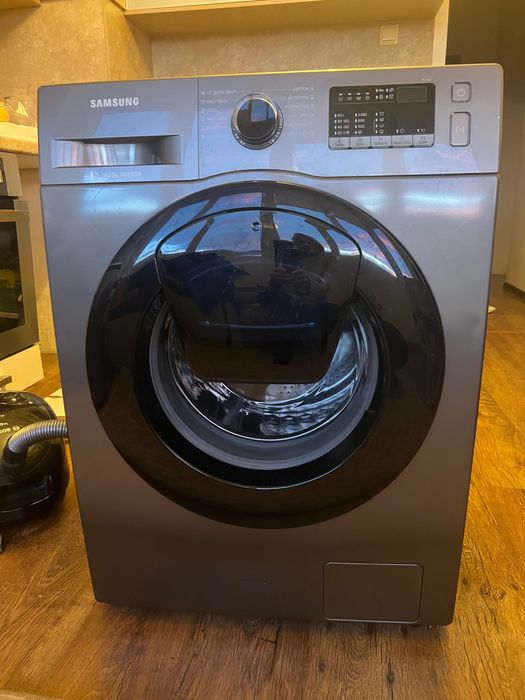 Продавам пералня Samaung за части.