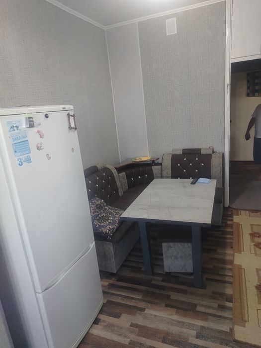 2 xonali 11 maktab oldidan srochni sotiladi