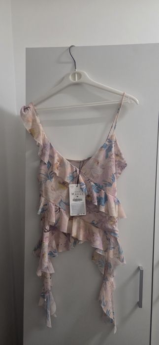 Top Zara cu volane,marimea M,culoare roz,nou,cu eticheta