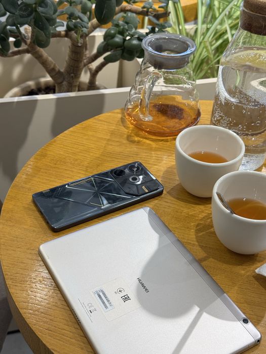 Телефон андроид Tecno pova 6 neo 128+ планшет huawei