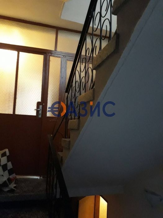 Половината от двуетажна къща в Стария град на Несебър,188 кв. м + двор