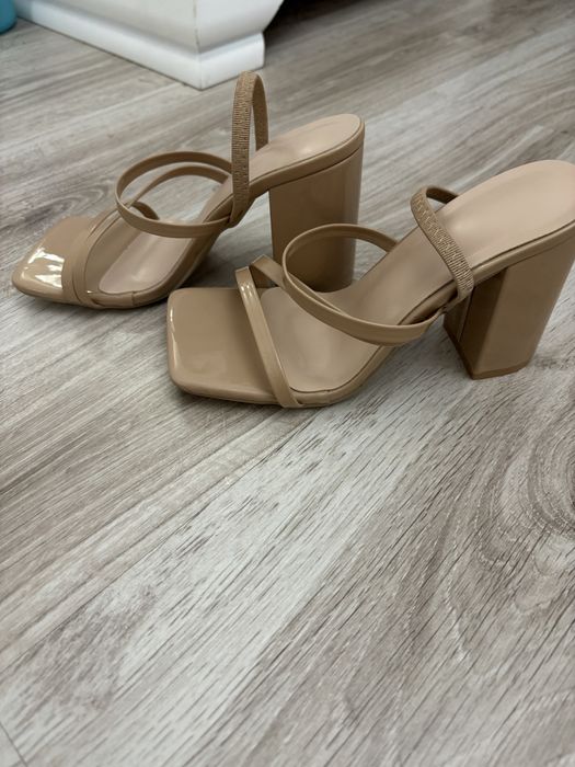 Продам босоножки