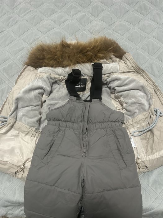 Продам куртку примерно на 1-2 годика.
