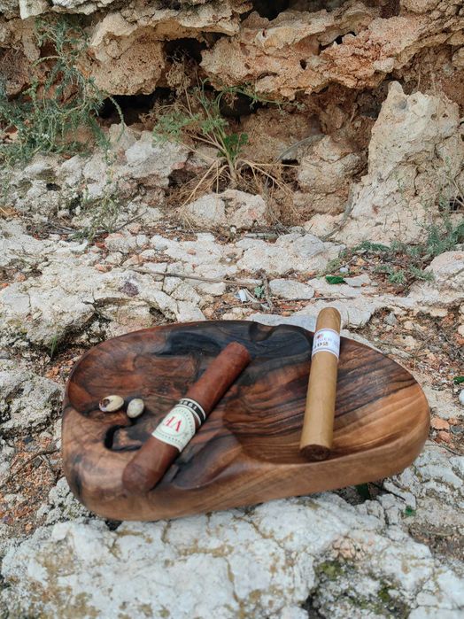 Арт пепелник от орех