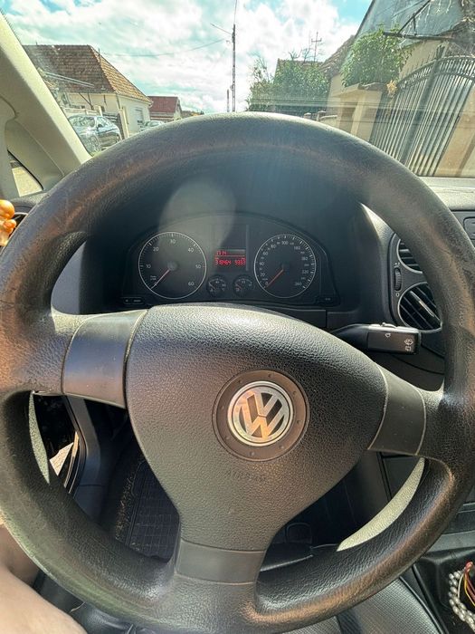 Vând golf 5 plus 1.9. 2700 euro negociabil
