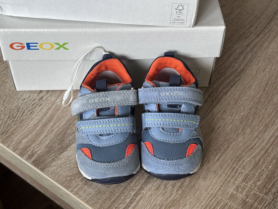 Бебешки обувки Geox, размер 19 и 20