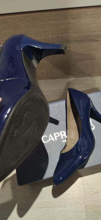 Нови обувки Caprice