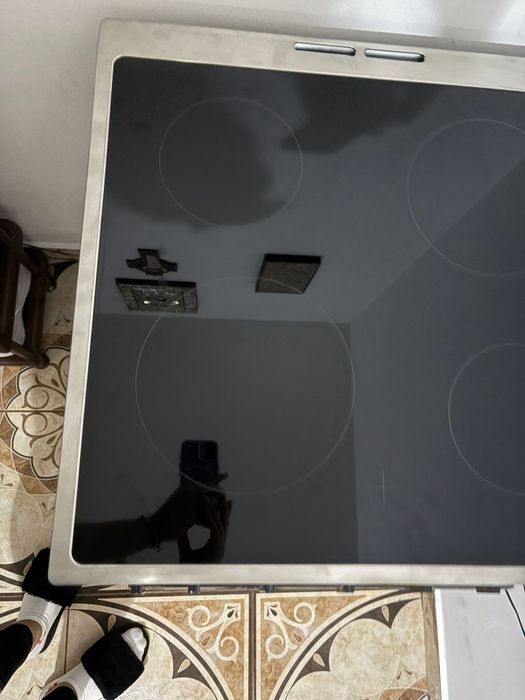 Vînd plită electrică ne folosită