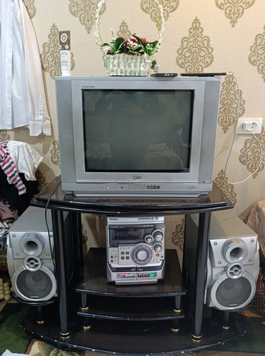 Продается подставка с электроникой