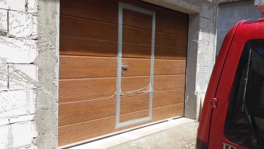Uși de garaj automatizate