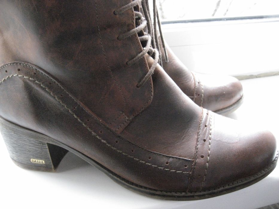 Скникърси и боти натурална кожа .