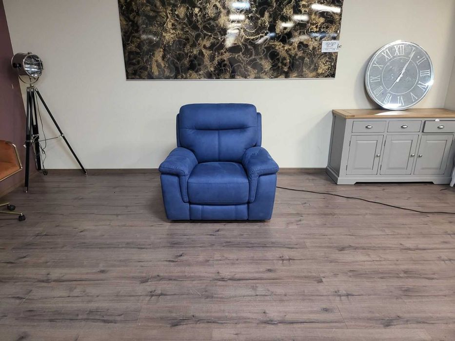 Син фотьойл от плат с електрически релаксиращ механизъм