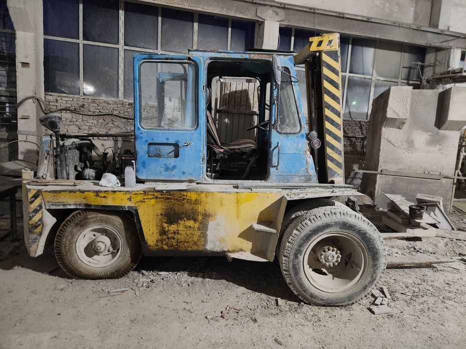 Погрузчик вилочный