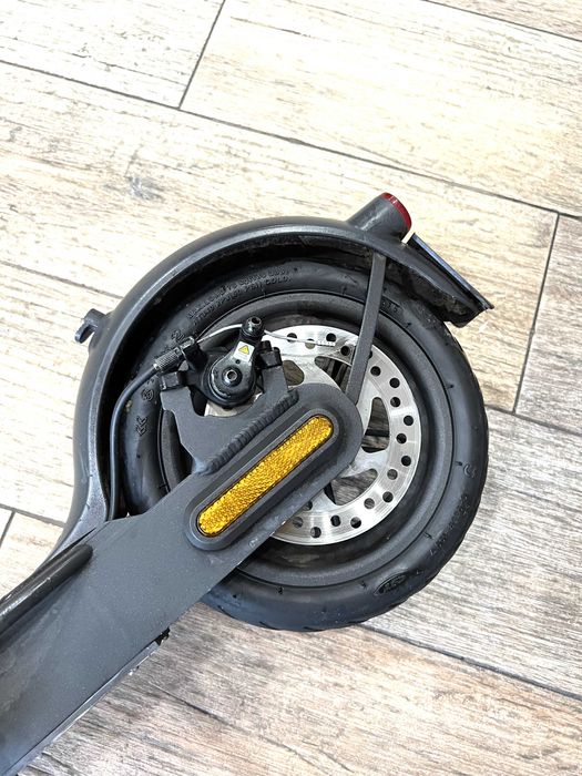 Trotinetă Electrică Xiaomi Mi Pro 2, Viteza: 25km/h, Putere motor: 300w!