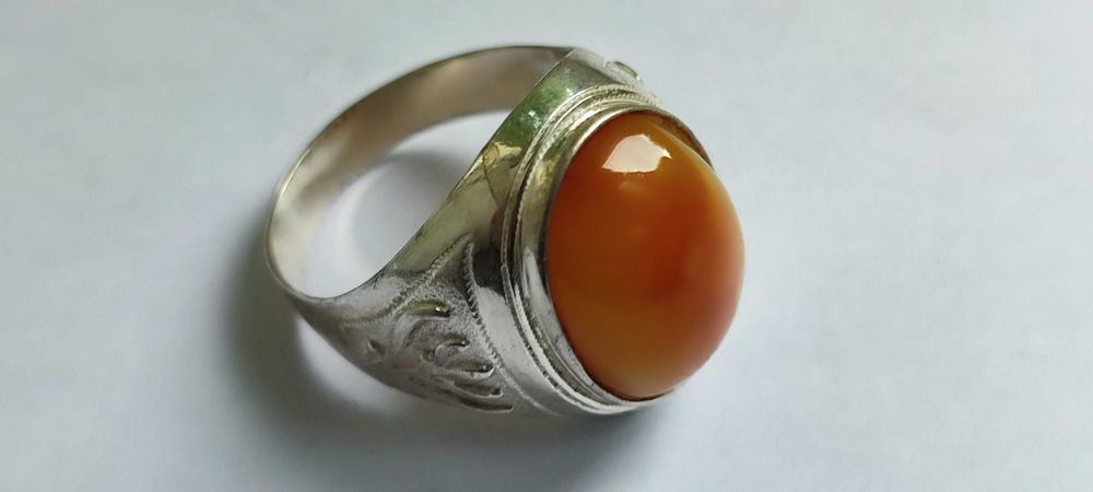 Кольцо серебряное с камнем ЯНТАРЬ разм.20