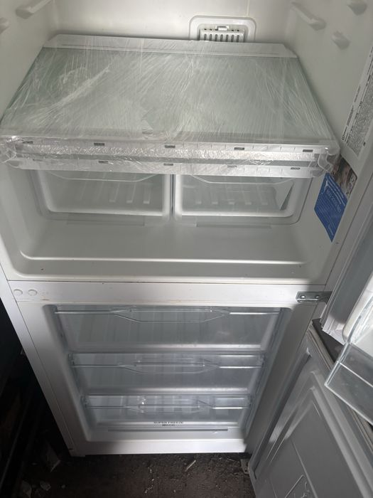 Холодильник indesit в хорошем состояние
