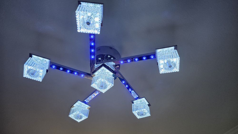 Lustra cu lumini led