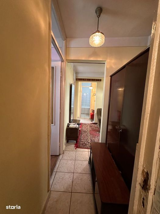 De vanzare apartament 4 camere,2 bai,2balcoane,etj1,zona ultracentrala