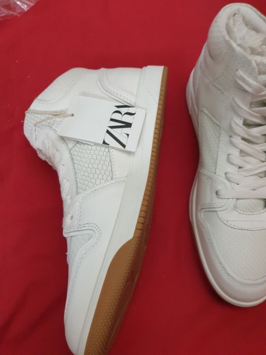 Кожанные фирменные кросовки