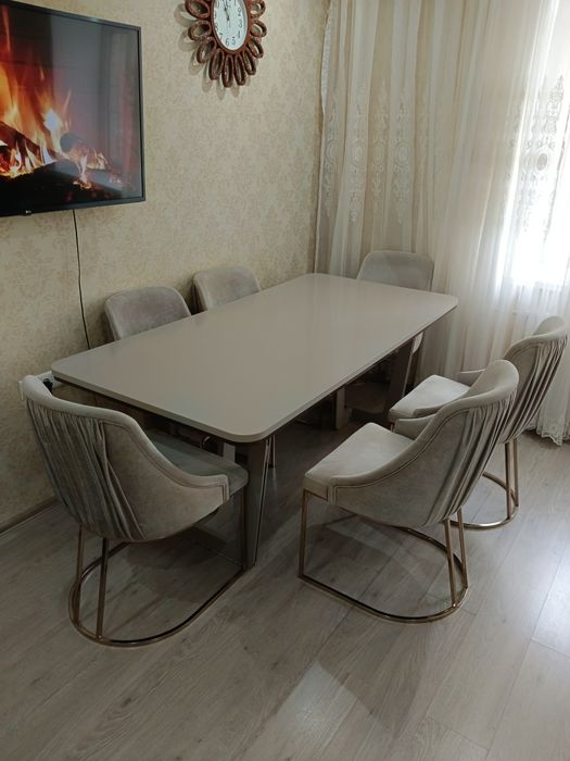 Стол со стульями